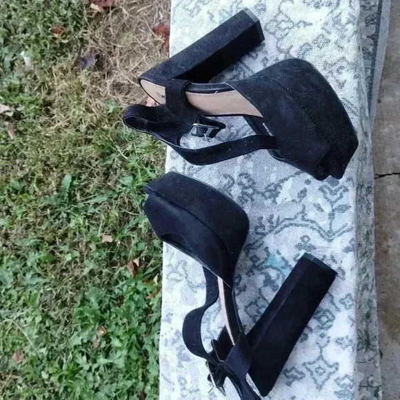 Black peep toe heels with platform - Picture 7 of 7